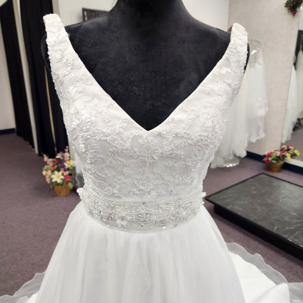 Mary's Bridal 6220 White Size 6 Bridal Gown/WeddingDress - Picture 2 of 9